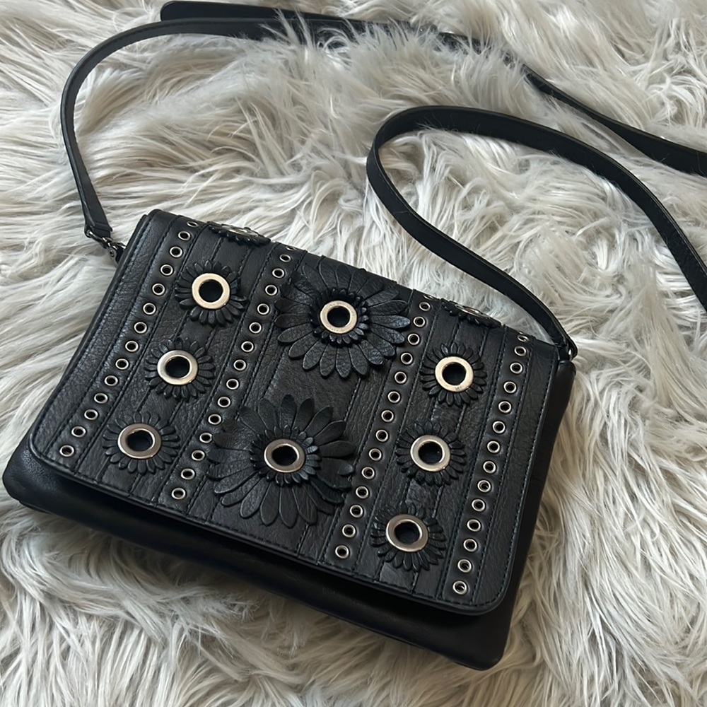 Punto Fibbia Genuine Leather Flower Crossbody Black and Silver